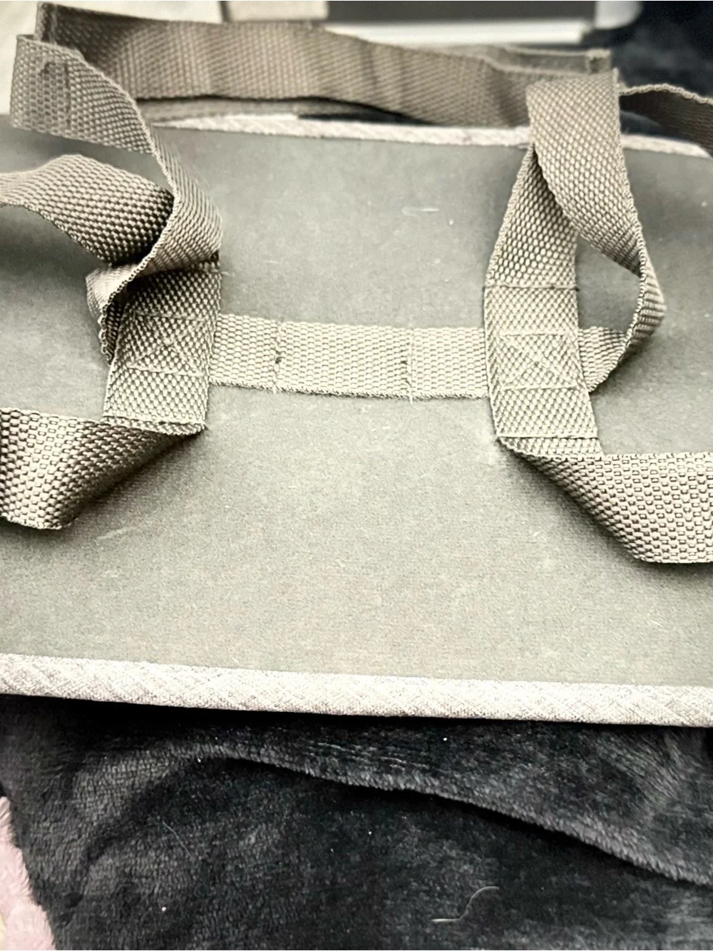 Travel Bug headrest nylon